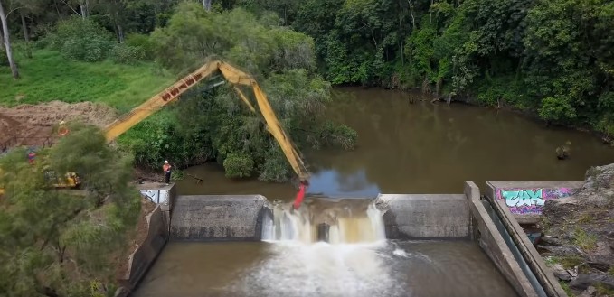Removal of Luscombe Weir on the Albert River, Queensland Photo by City of Gold Coast